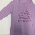 Jeg Skal Være Storesøster T-Shirt L/S, Lavender Med Lilla Krystalina Tryk - Jeg skal være storesøster T-Shirt - Legekammeraten.dk