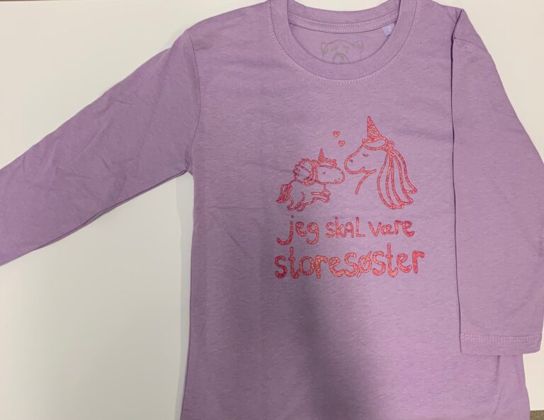 Jeg Skal Være Storesøster T-Shirt L/S, Lavender Med Pink Krystalina Tryk - Jeg skal være storesøster T-Shirt - Legekammeraten.dk