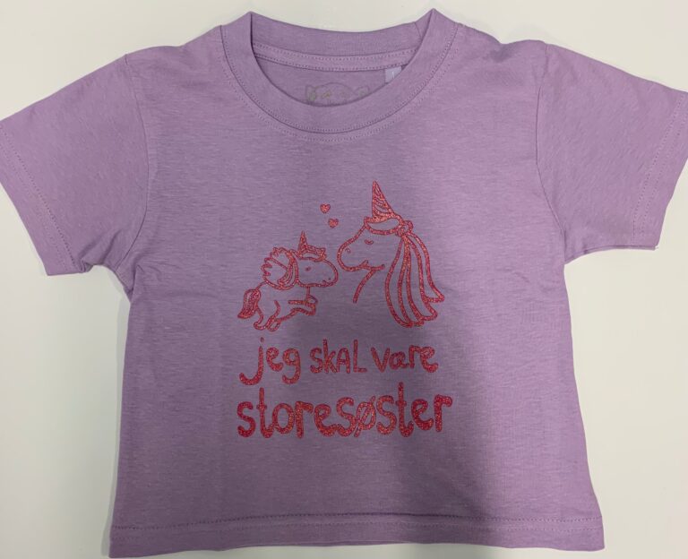 Jeg Skal Være Storesøster T-shirt S/S Enhjørning Lavender Med Pink Krystalina Tryk - Legekammeraten.dk