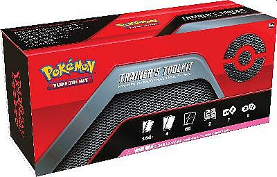 Pokemon Trainer's Toolkit 2020 - 50 Startkort (inkl. 2 Dedenne-GX), 100+ Energy, 4 Boosters & TilbehÃ¸r! Perfekt til nye spillere