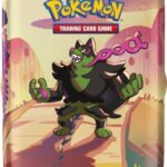 Pokemon Tin Kasse - 2024 Summer Scarlet & Violet: Shrouded Fable Mini Tin: Okidogi (2 Boosters & KlistermÃ¦rker)