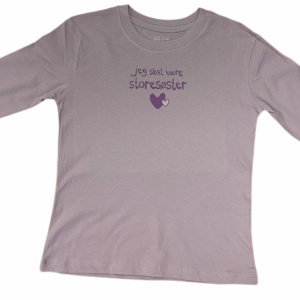 Jeg Skal Være Storesøster T-Shirt L/S, Lavender Med Lilla print - Jeg skal være storesøster T-Shirt - Legekammeraten.dk